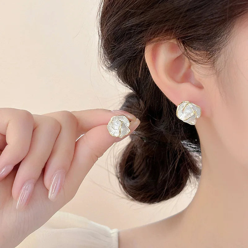 Bloem Stud Oorbellen Dames met Uniek Gevouwen Ontwerp en Meerdere Lagen voor Elegante Styling 2