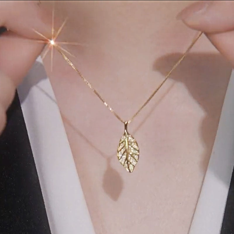 Gouden Blad Ketting - Goud, glans en glamour.