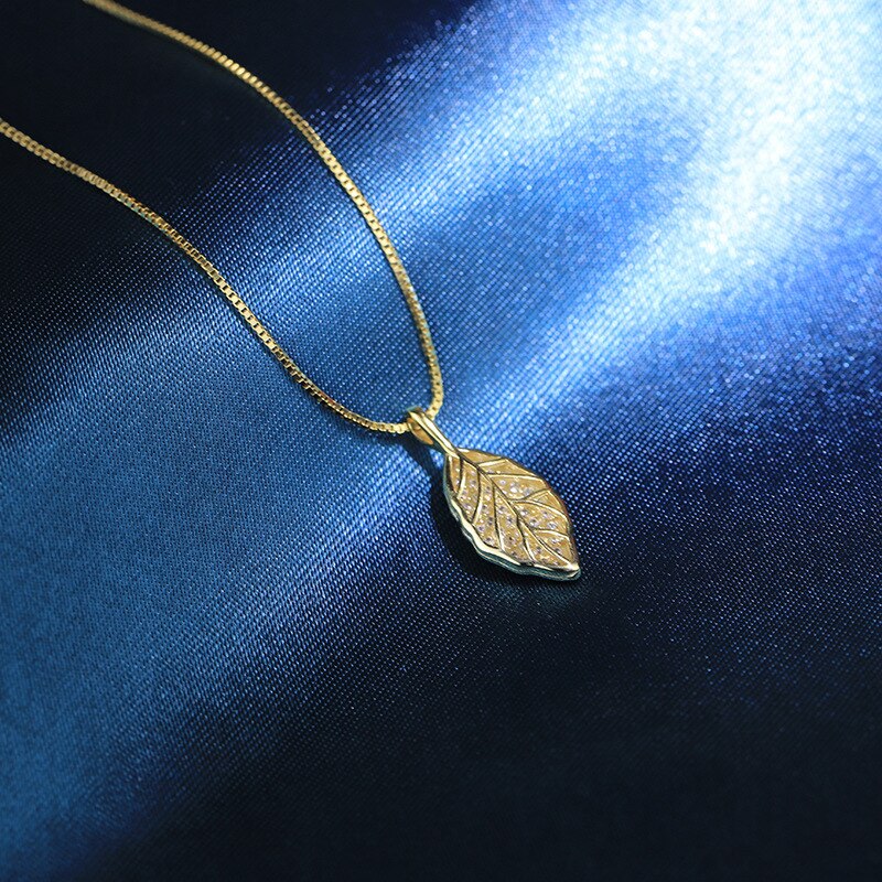 Gouden Blad Ketting - Goud, glans en glamour.