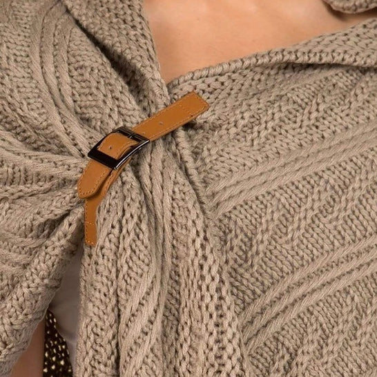 CozyGlam - Driehoekige Toga met gesp