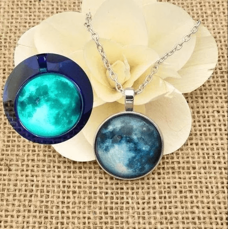 to the moon - Glow in the dark maanketting