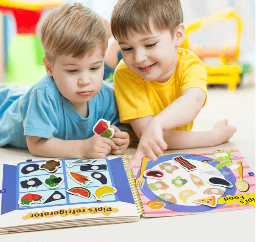 HappyFriends -  Boek voor Kinderen om Leer Vaardigheden te Ontwikkelen (Van QuietBooks)