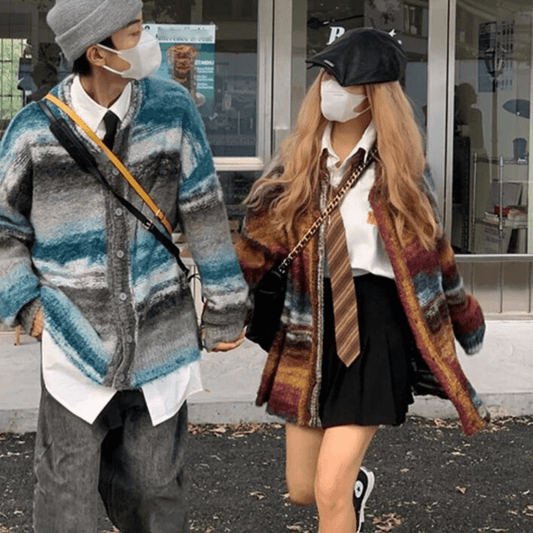 RainbowKnit Gestreepte Gebreide Vest - Vrolijke strepen, tijdloze mode.