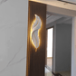 FeatherGlow Elegante Veer Wandlamp - Moderne verfijning aan de muur.