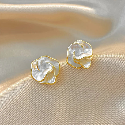 Bloem Stud Oorbellen Dames met Uniek Gevouwen Ontwerp en Meerdere Lagen voor Elegante Styling 0